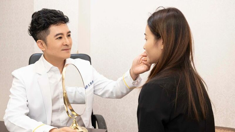 光澤診所王朝輝醫師眼袋手術看診，計畫進行眼袋手術或醫美前，可以先詳讀本文評估風險並避免踩雷。
